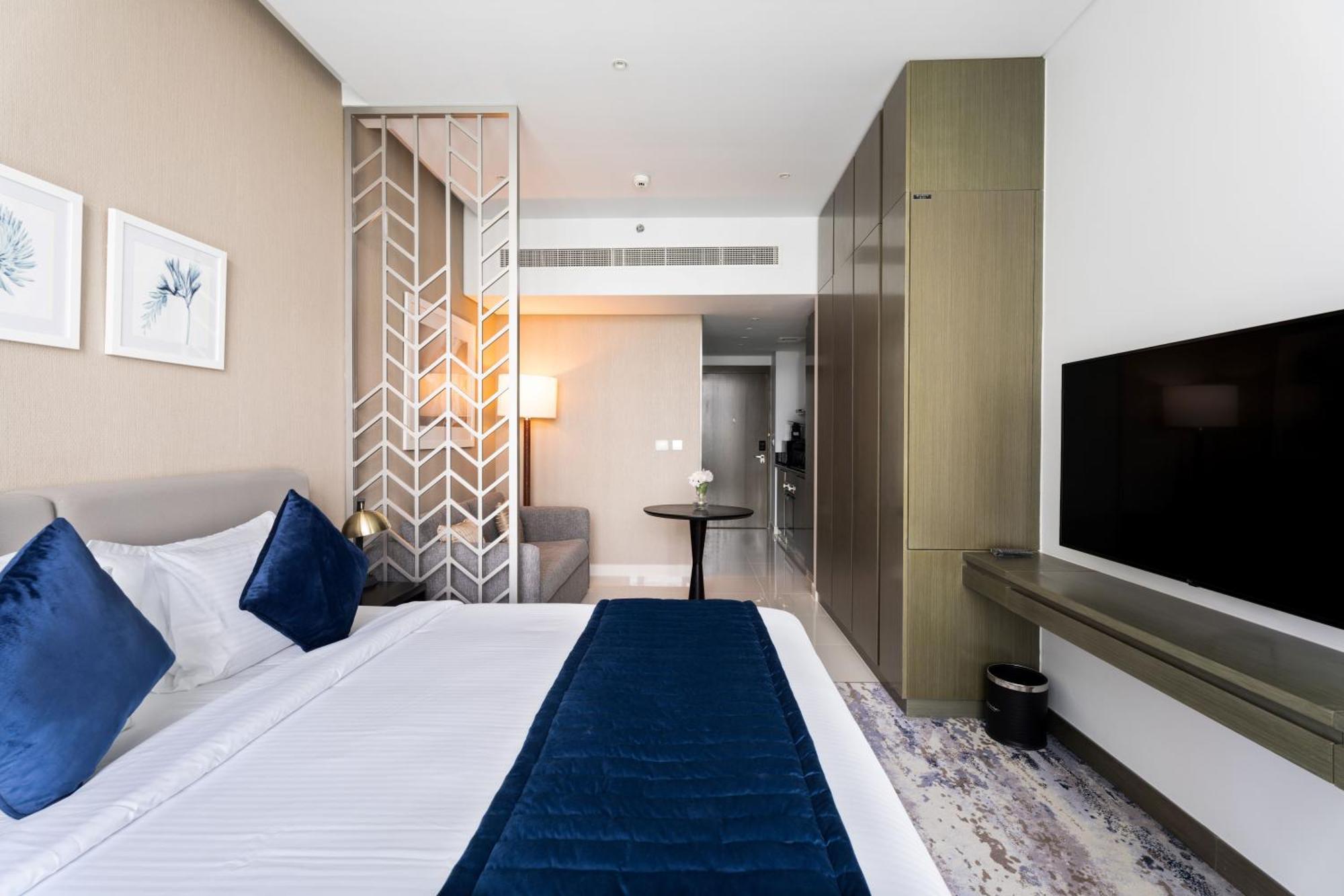 Aliving Stylish At Damam Prive With Balcony And Partial Burj Khalifa View-1315 شقة