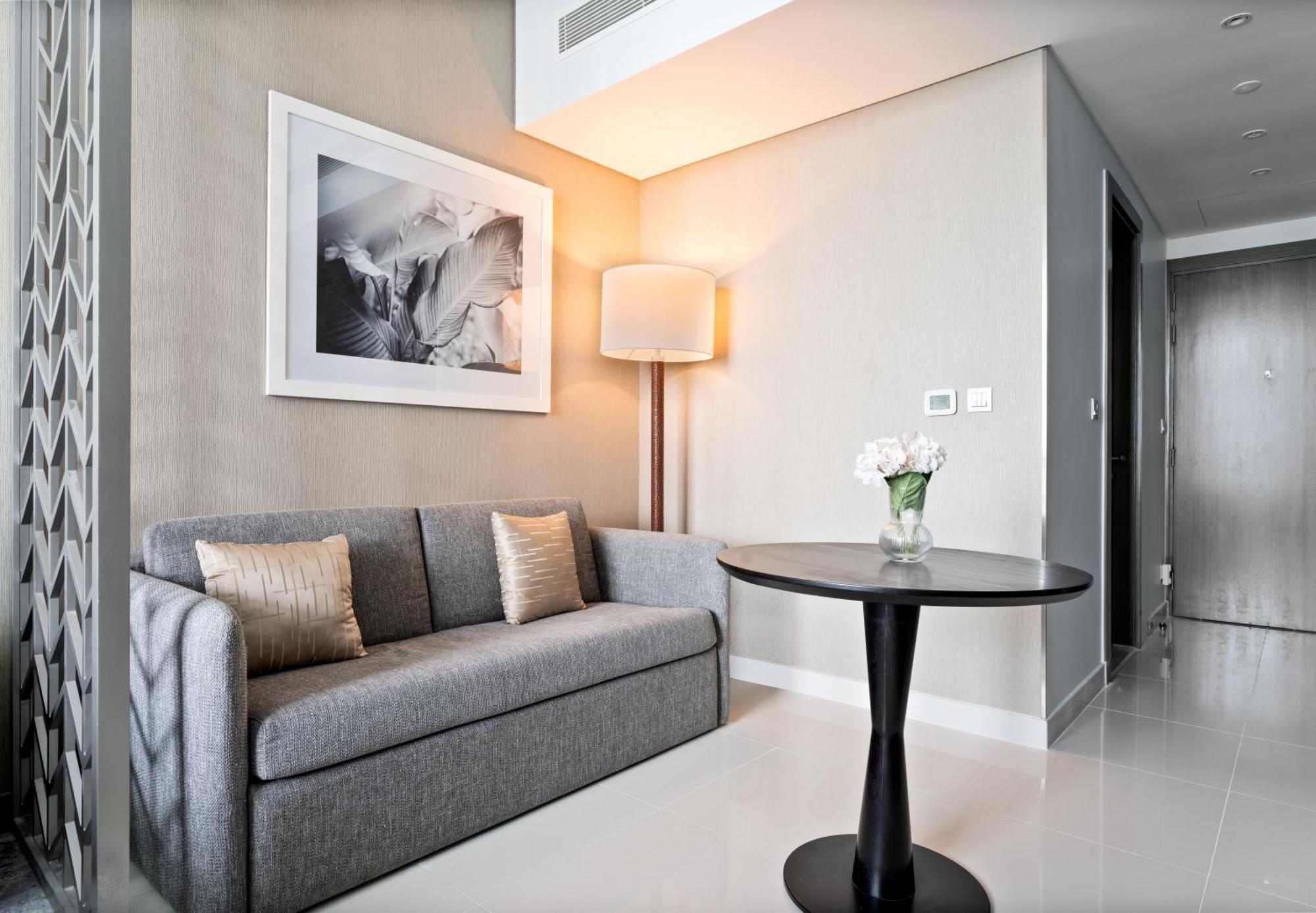 Aliving Stylish At Damam Prive With Balcony And Partial Burj Khalifa View-1315 شقة دبي